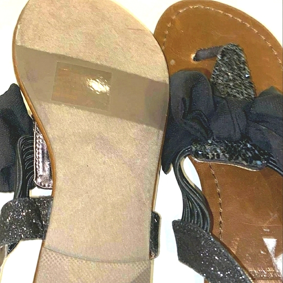 Material Girl Bow Sandals - Picture 9 of 11